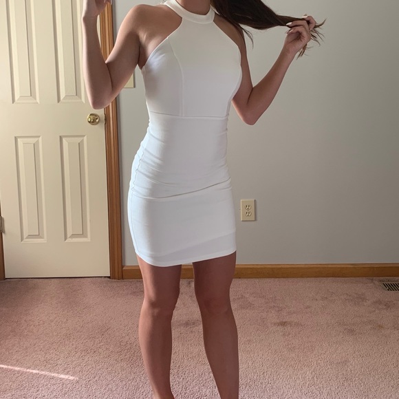 White dress - Picture 3 of 4